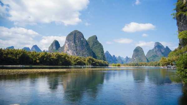 桂林山水甲天下，阳朔山水甲桂林。作为中国最著名的旅游胜地之一，广西桂林的美景吸引了无数游客。在这里，你可以欣赏到漓江的秀美风光，也可以漫步在阳朔的田园风光中。以下是一份详细的广西桂林旅游攻略，带你领略桂林的魅力。